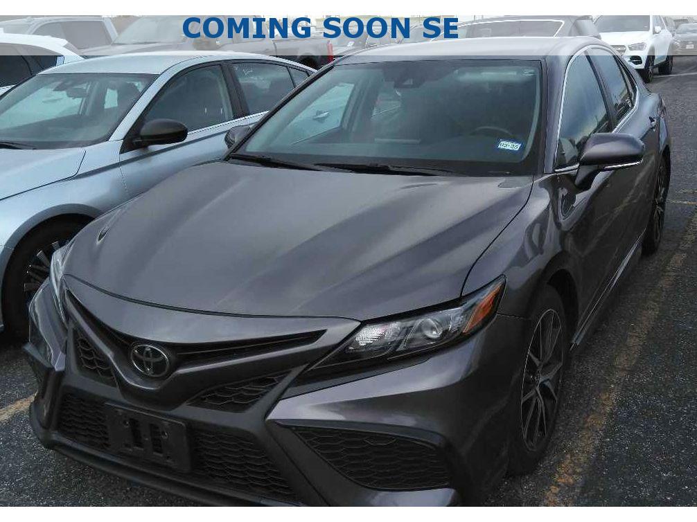 2023 Toyota Camry SE's photo