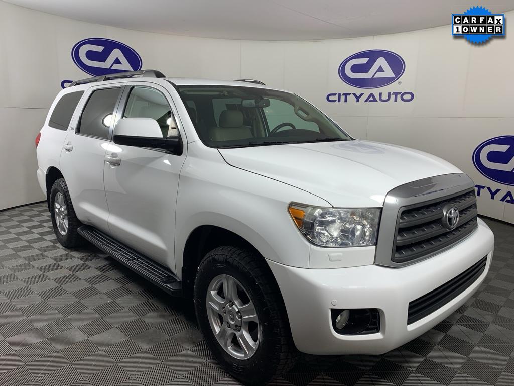 2017 Toyota Sequoia SR5's photo