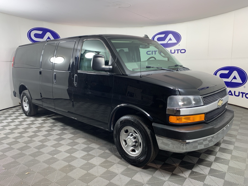 2016 Chevrolet Express Passenger LS's photo