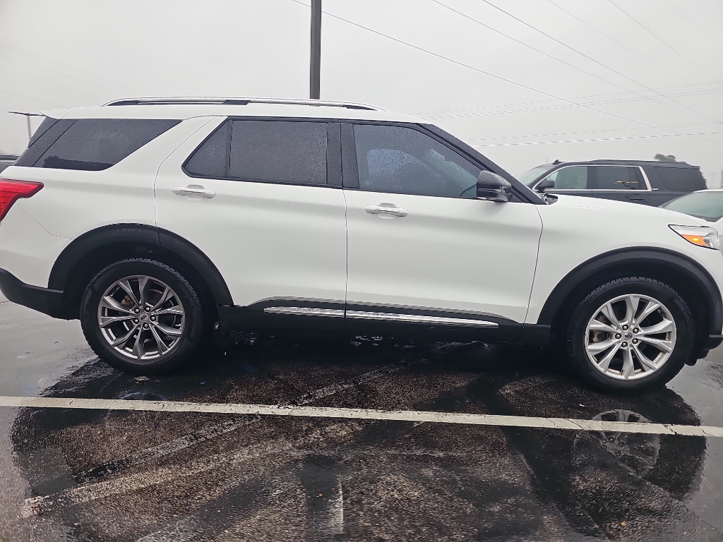 2020 Ford Explorer Limited's photo