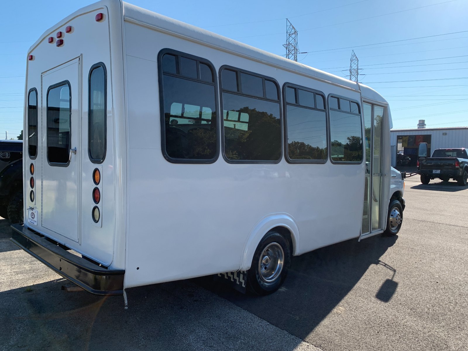 Vehicle photo 3