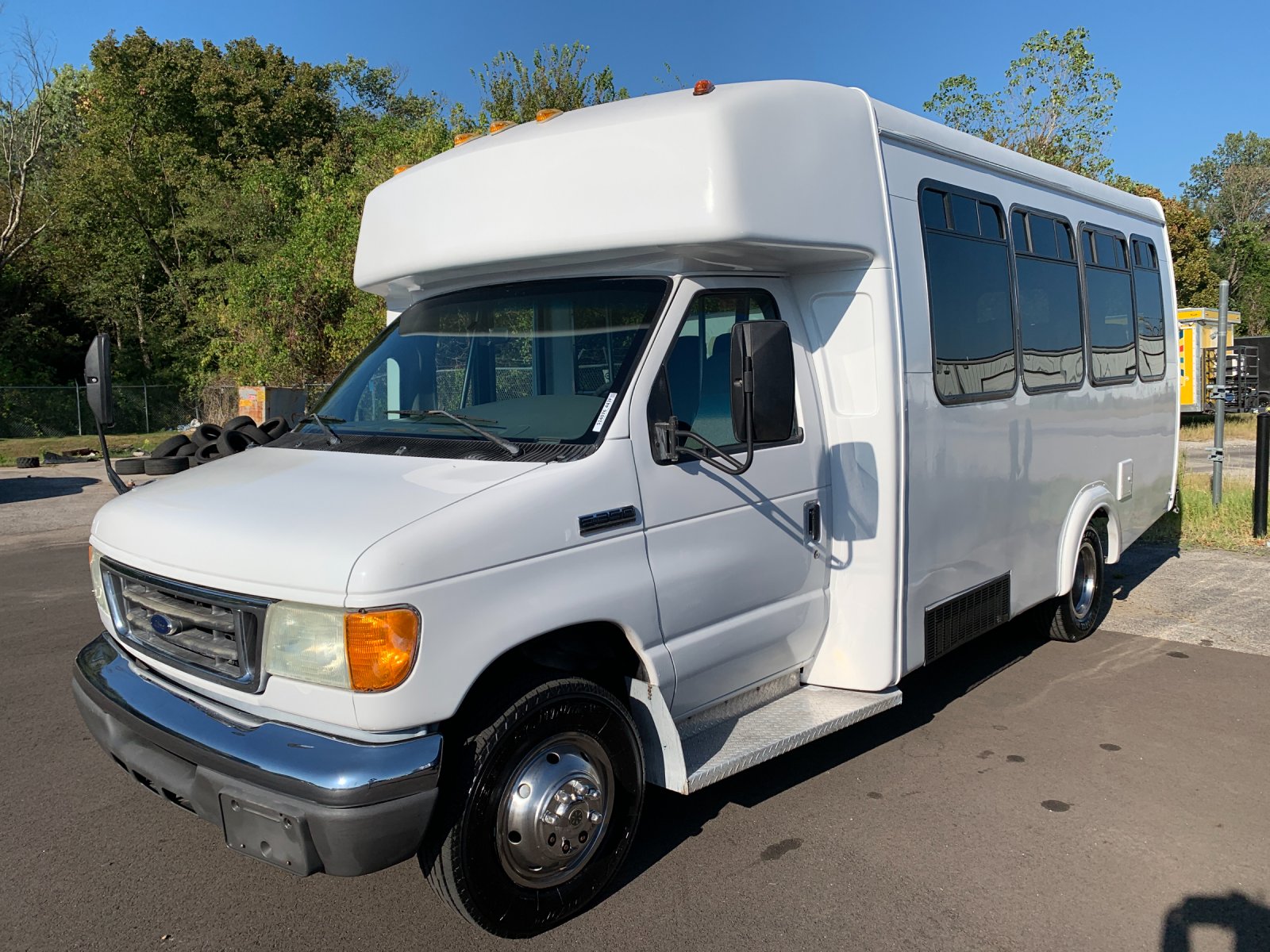 Vehicle photo 6