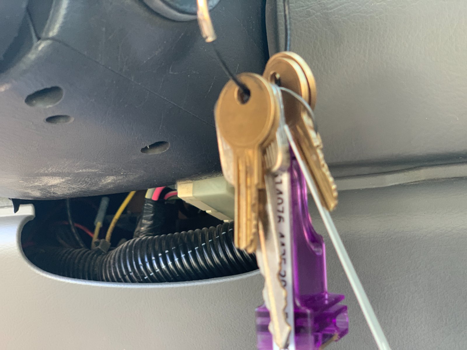Vehicle photo 23