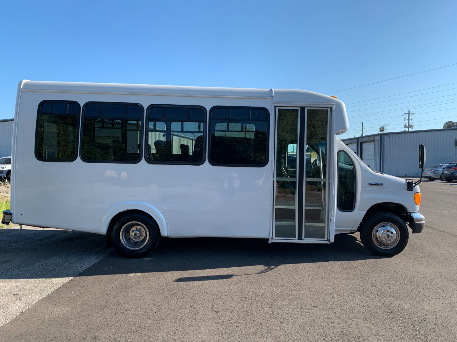 Vehicle photo 2