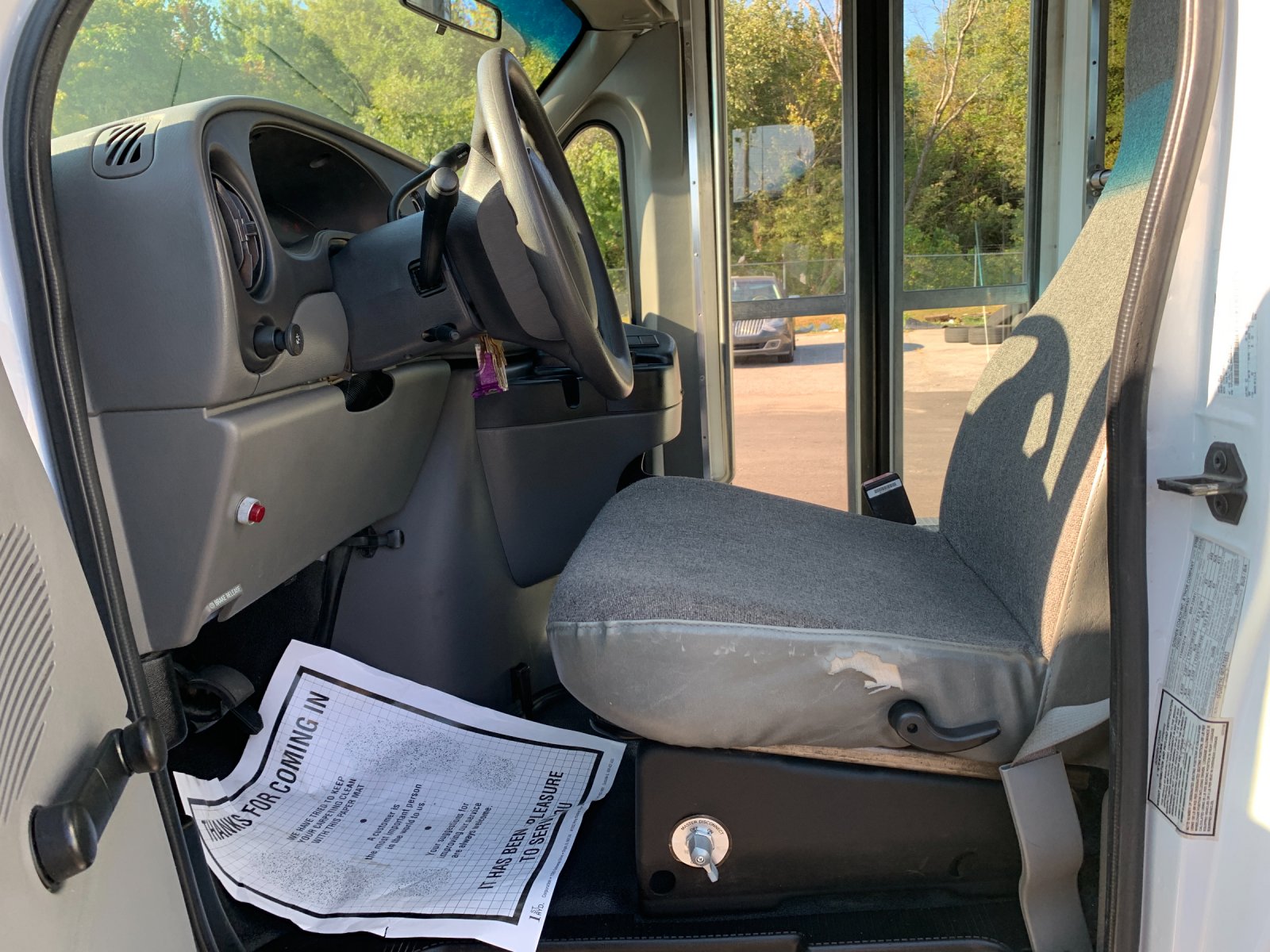 Vehicle photo 14