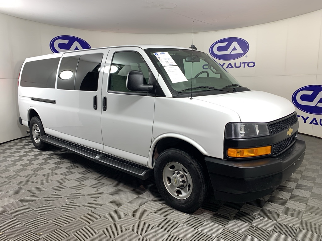 2023 Chevrolet Express Passenger LS's photo
