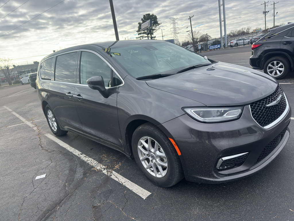 2023 Chrysler Pacifica Touring L's photo