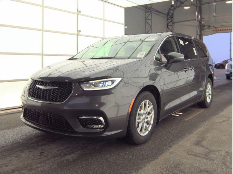 2023 Chrysler Pacifica Touring L's photo