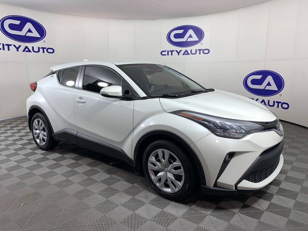 2020 Toyota C-HR LE's photo