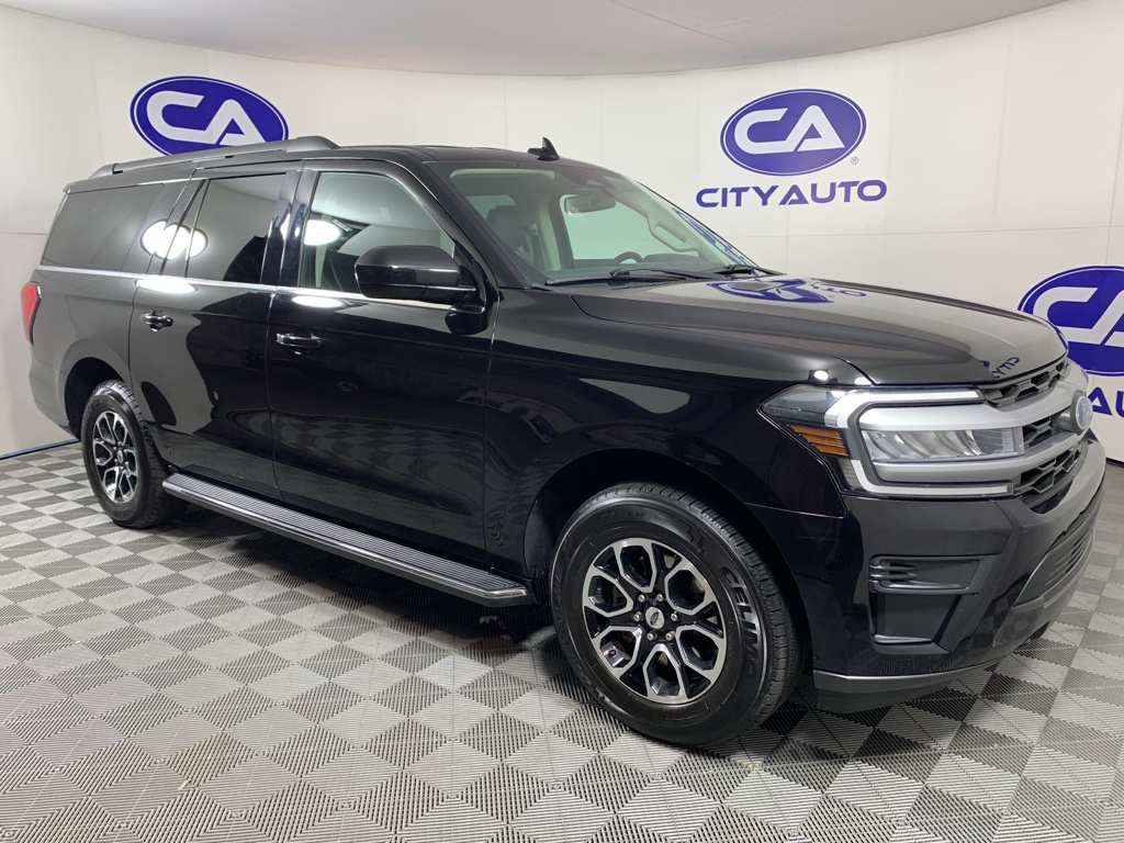 2023 Ford Expedition XLT's photo