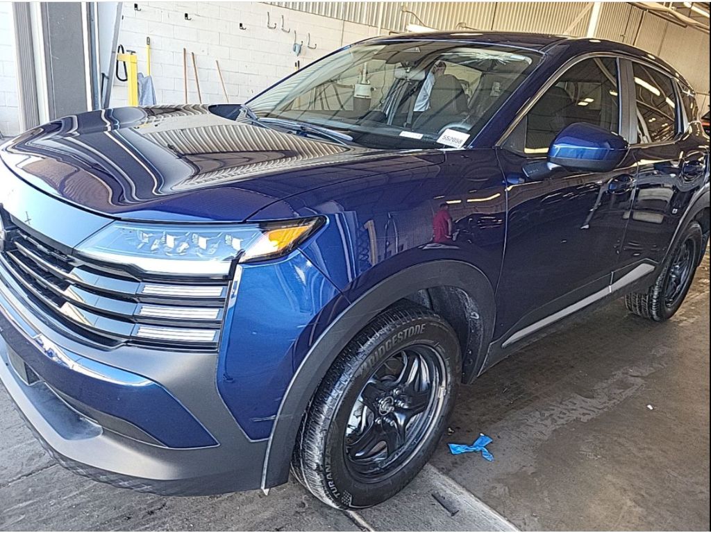 2025 Nissan Kicks SV's photo