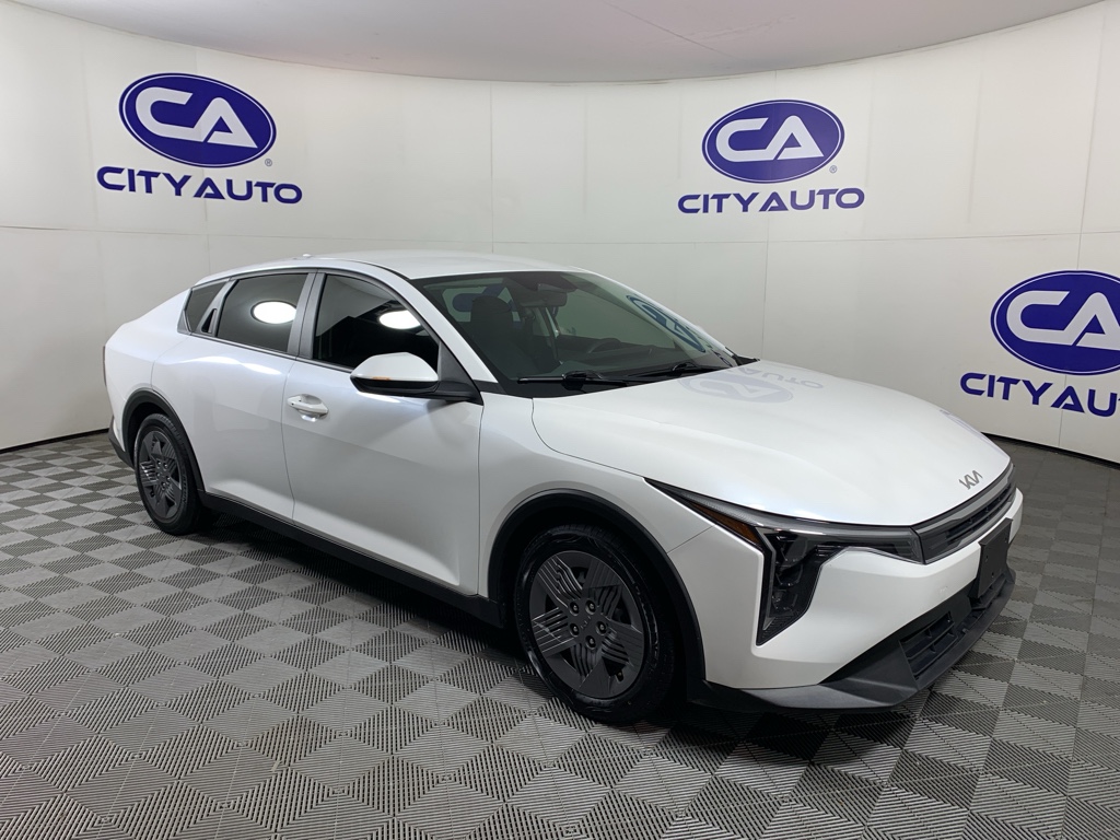 2025 Kia K4 LX's photo