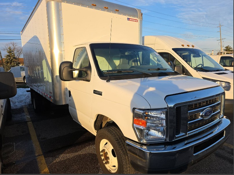 2019 Ford E-Series Cutaway Base's photo