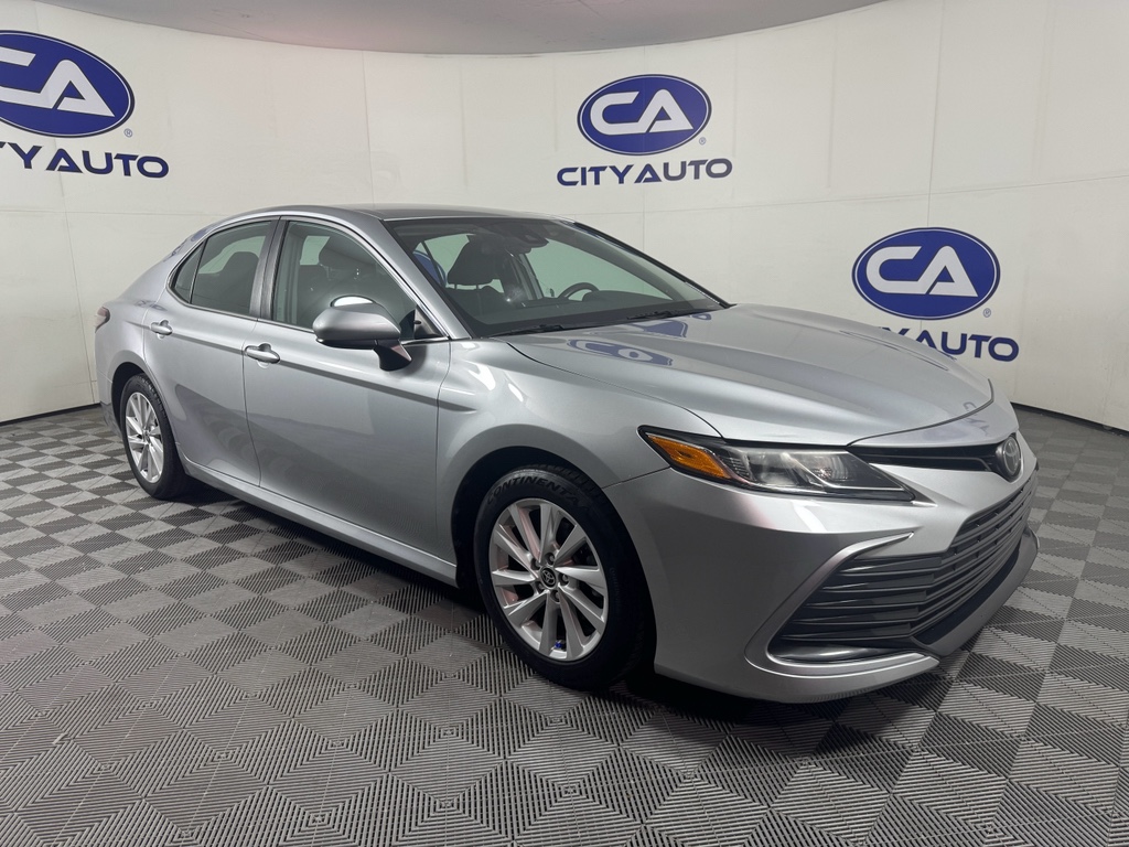 2021 Toyota Camry LE's photo
