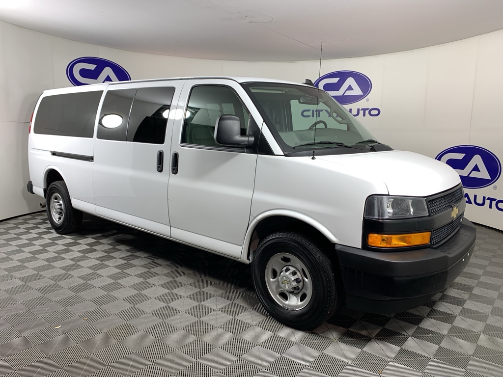 2023 Chevrolet Express Passenger LS's photo