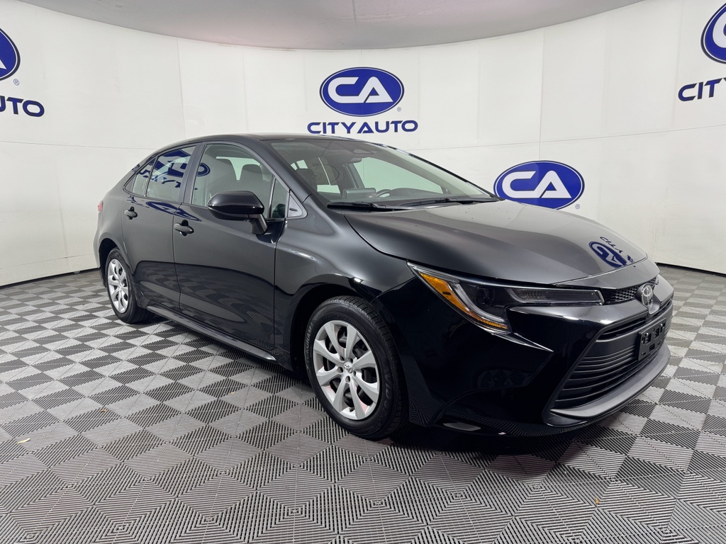 2024 Toyota Corolla LE's photo
