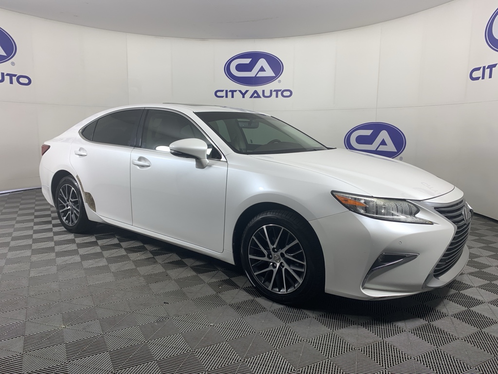 2016 Lexus ES 350's photo
