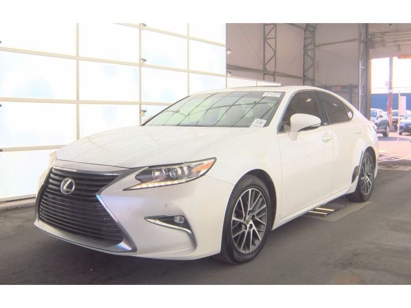 2016 Lexus ES 350's photo