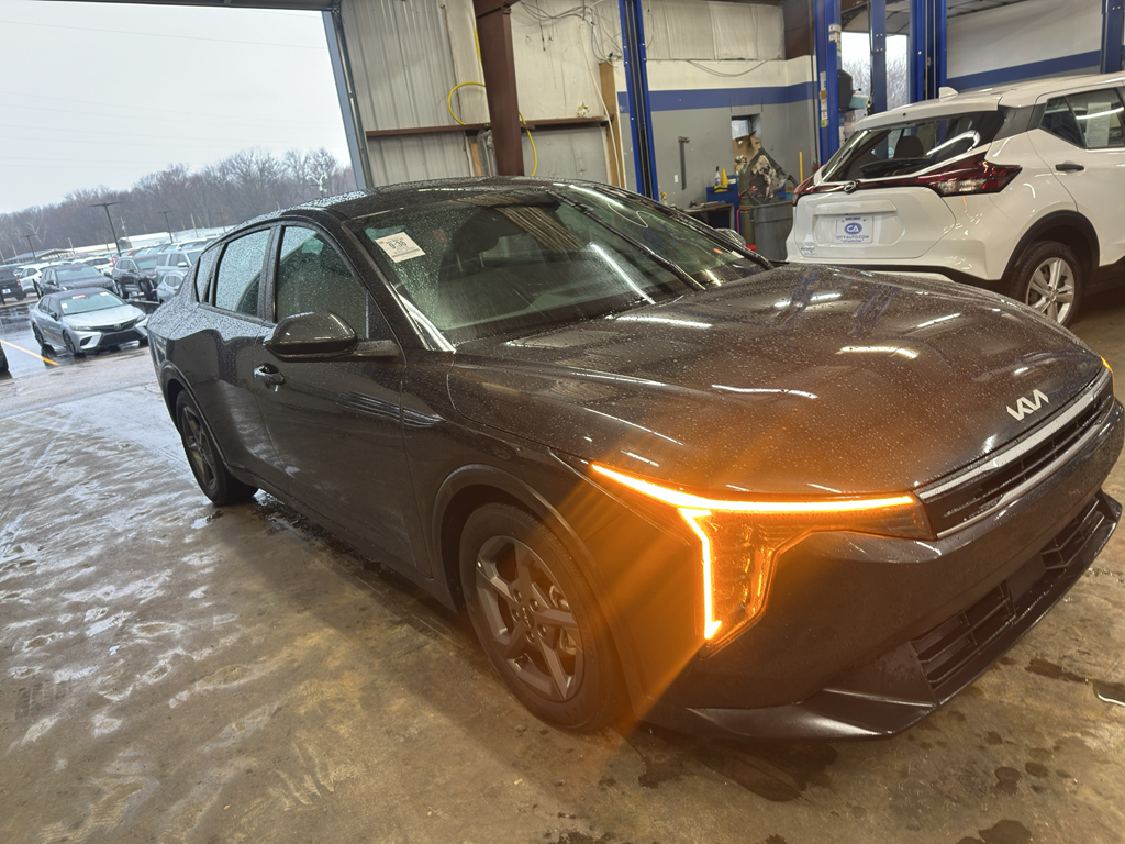 2025 Kia K4 LXS's photo