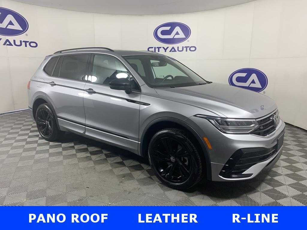 2024 Volkswagen Tiguan SE R-LINE BLACK's photo