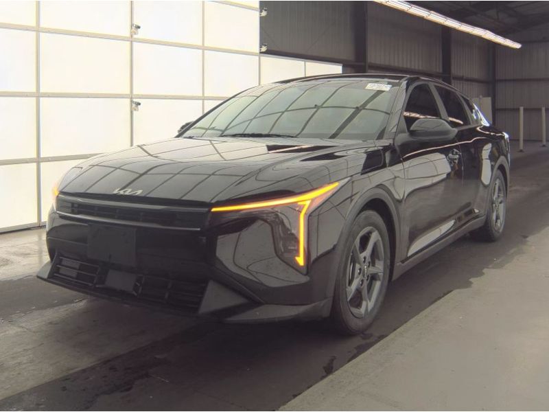 2025 Kia K4 LXS's photo
