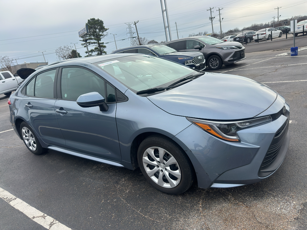 2024 Toyota Corolla LE's photo