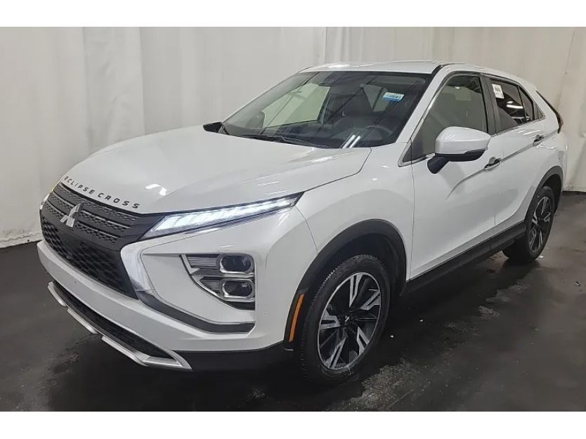 2024 Mitsubishi Eclipse Cross SE's photo