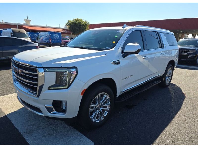 2023 GMC Yukon SLT's photo