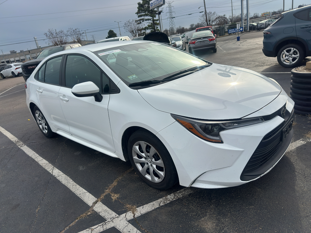 2024 Toyota Corolla LE's photo