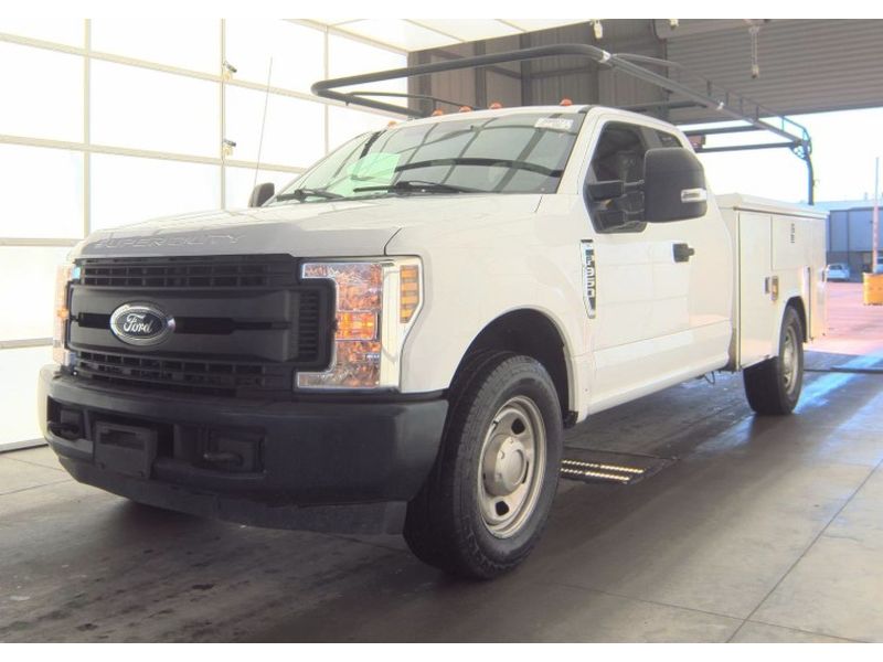2019 Ford F-350 Super Duty Chassis Cab XL