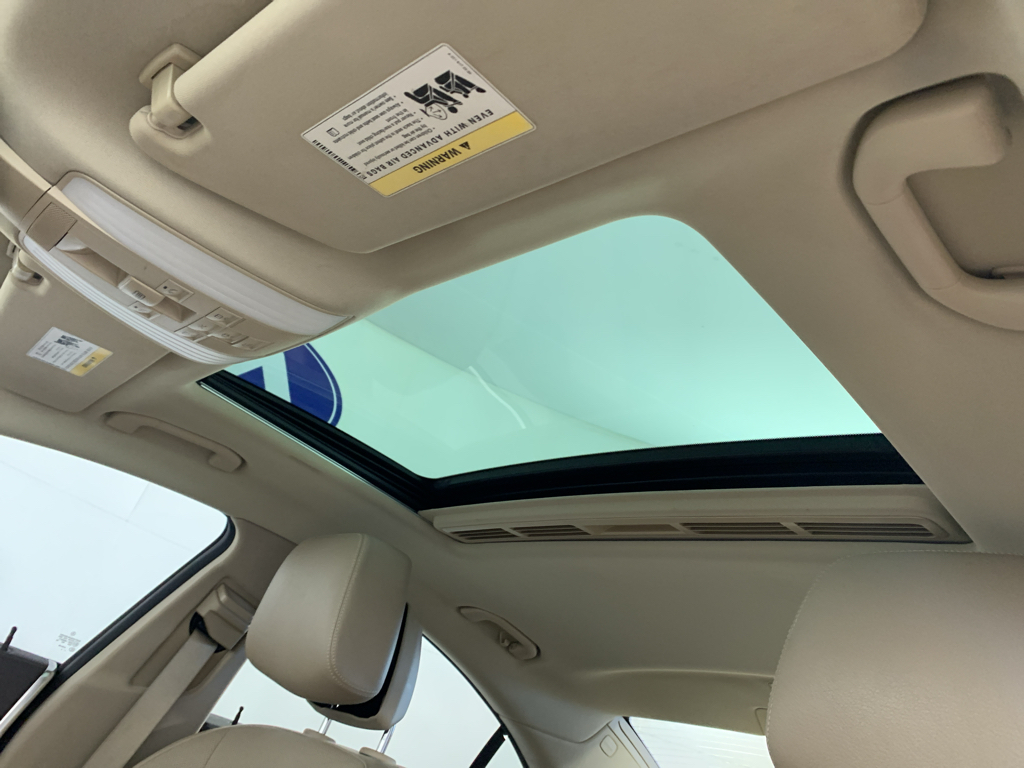 Vehicle photo 28