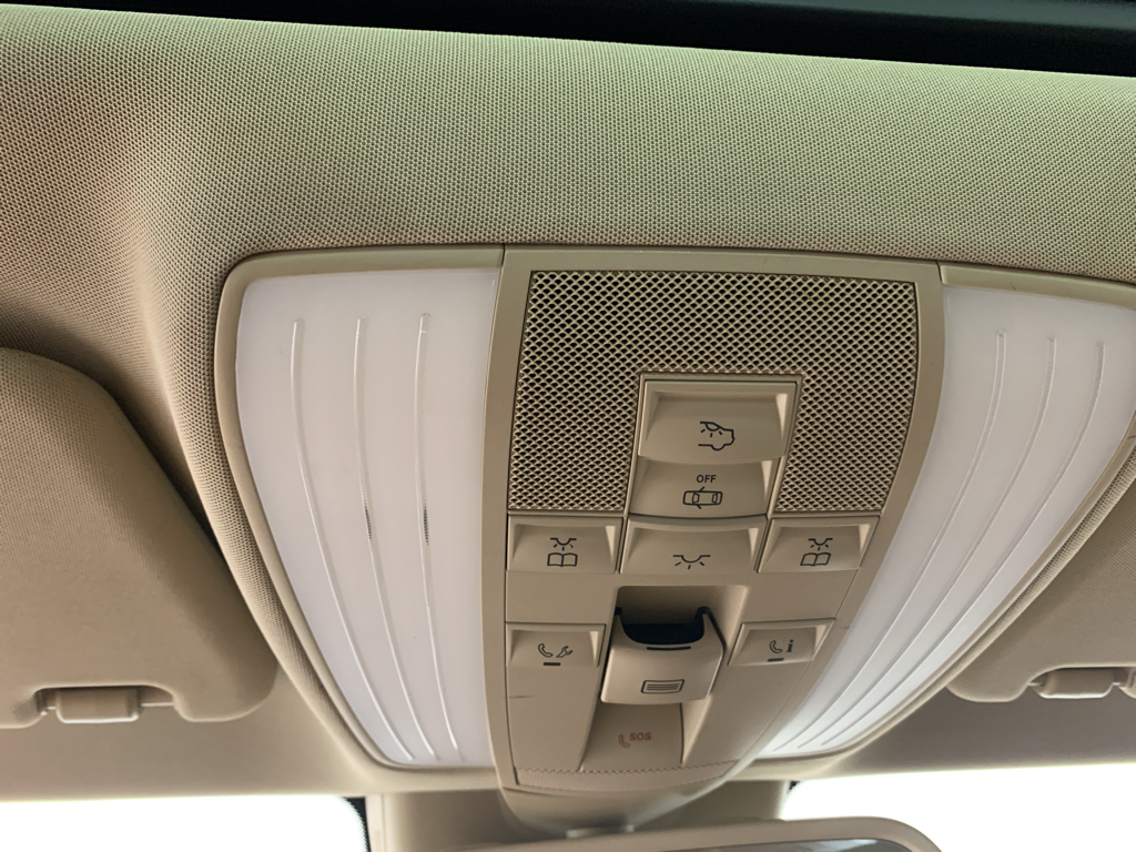 Vehicle photo 26