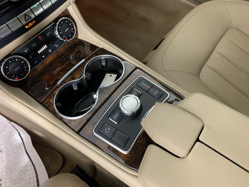 Vehicle photo 27