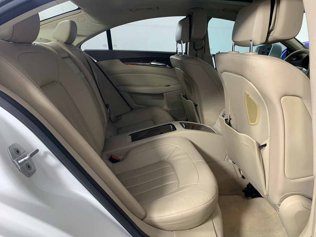 Vehicle photo 35