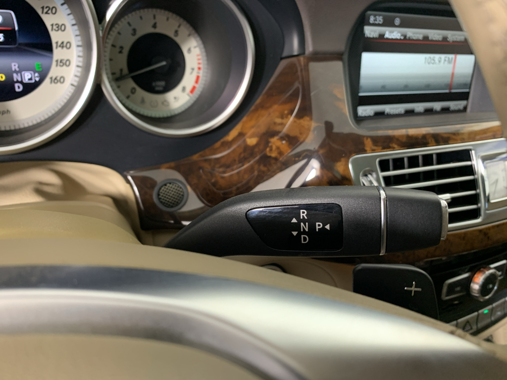 Vehicle photo 23