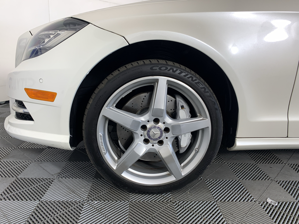 Vehicle photo 11