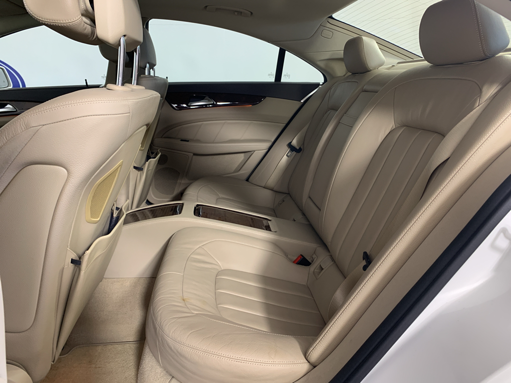 Vehicle photo 31