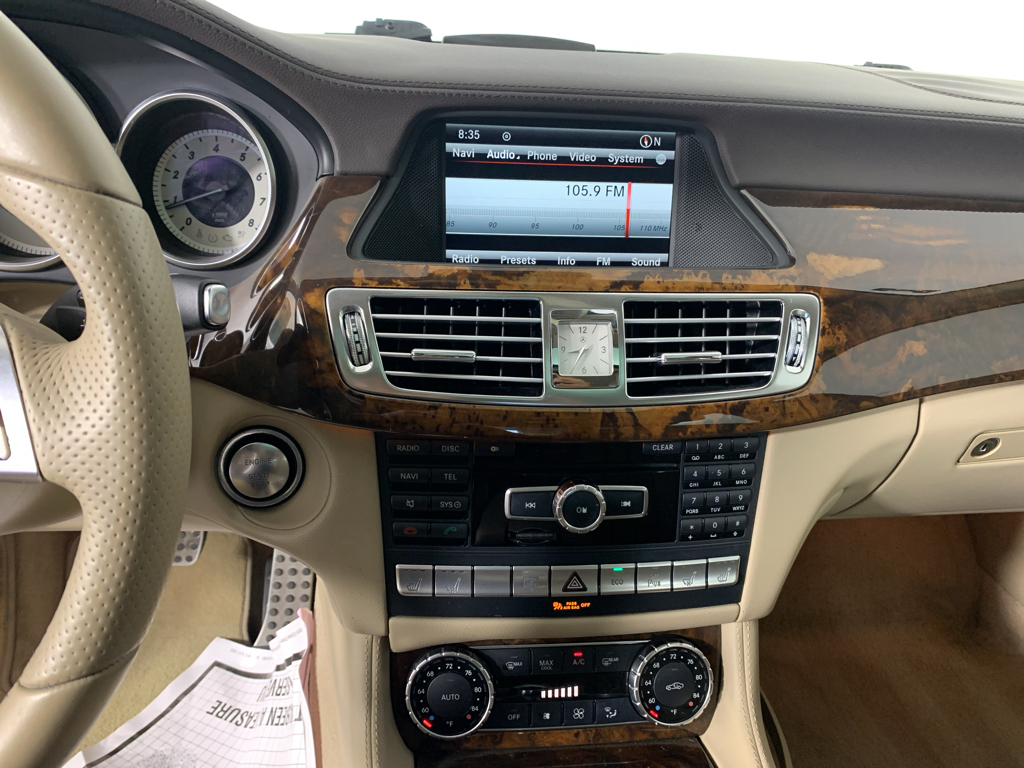 Vehicle photo 24