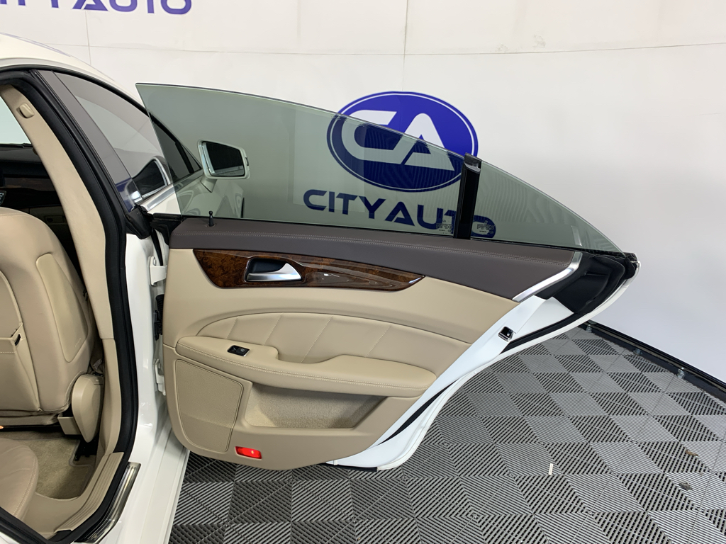 Vehicle photo 33