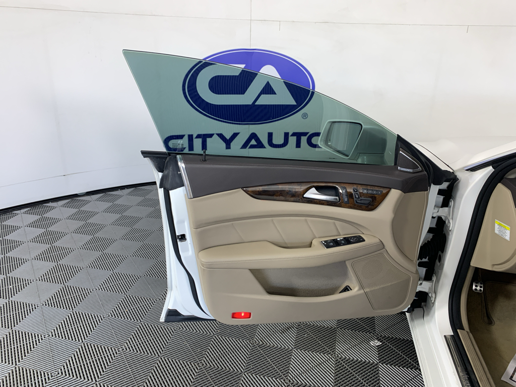 Vehicle photo 13