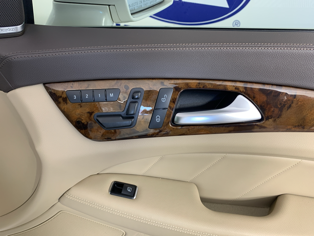 Vehicle photo 37