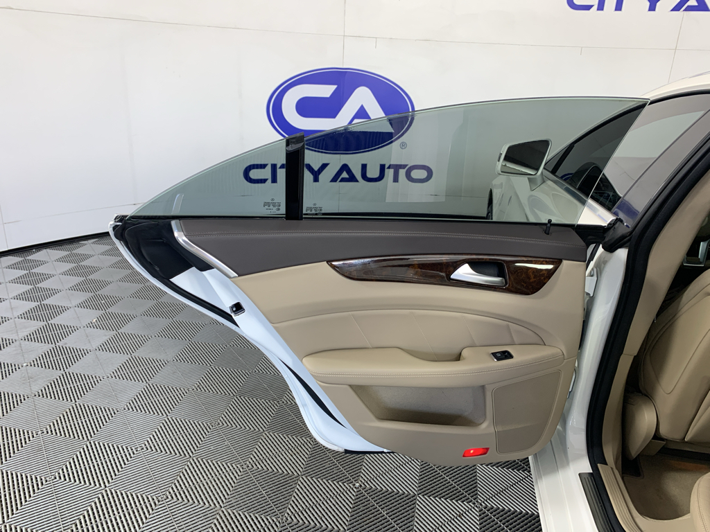 Vehicle photo 29