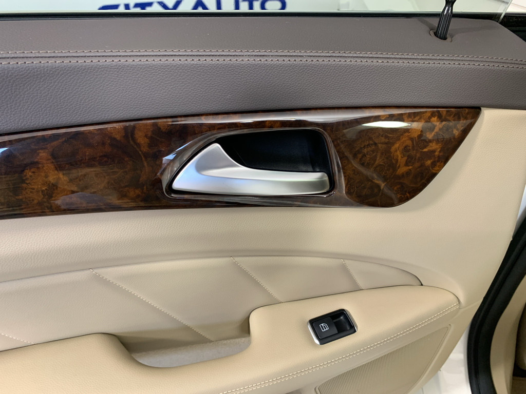 Vehicle photo 30