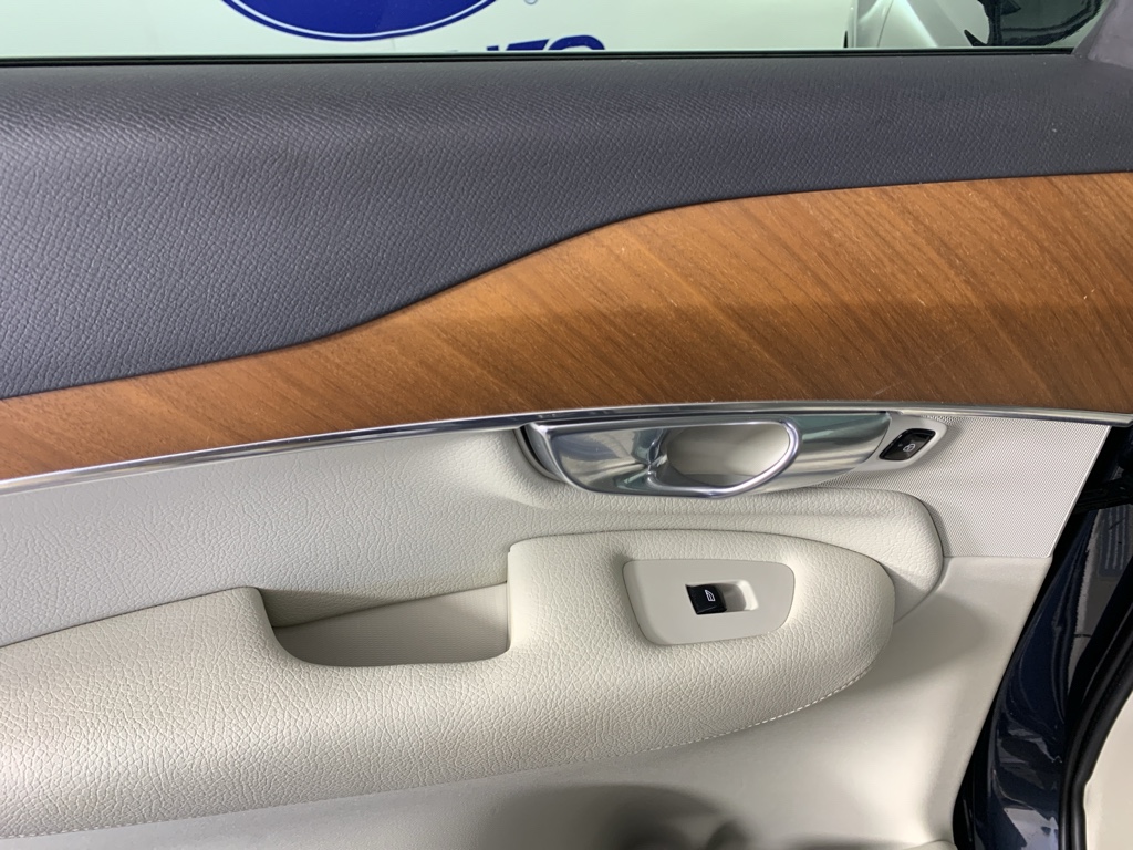 2021 Volvo XC90 Momentum - Photo 32