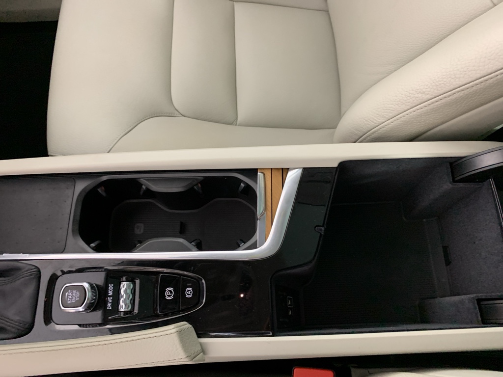 2021 Volvo XC90 Momentum - Photo 29