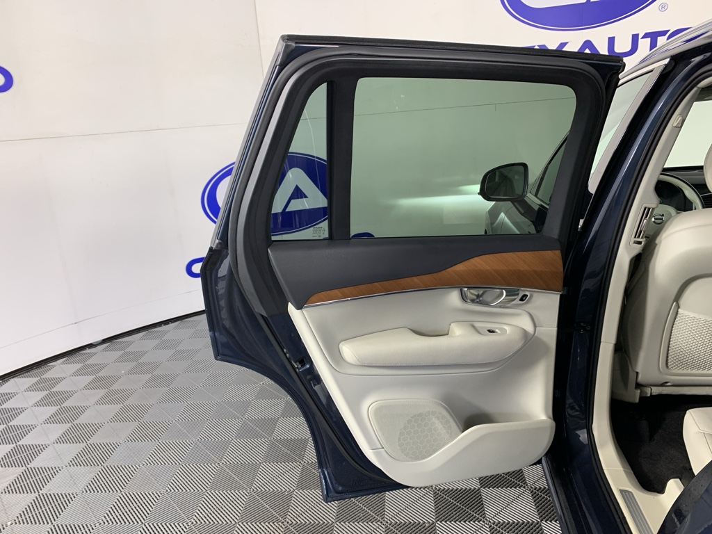 2021 Volvo XC90 Momentum - Photo 31