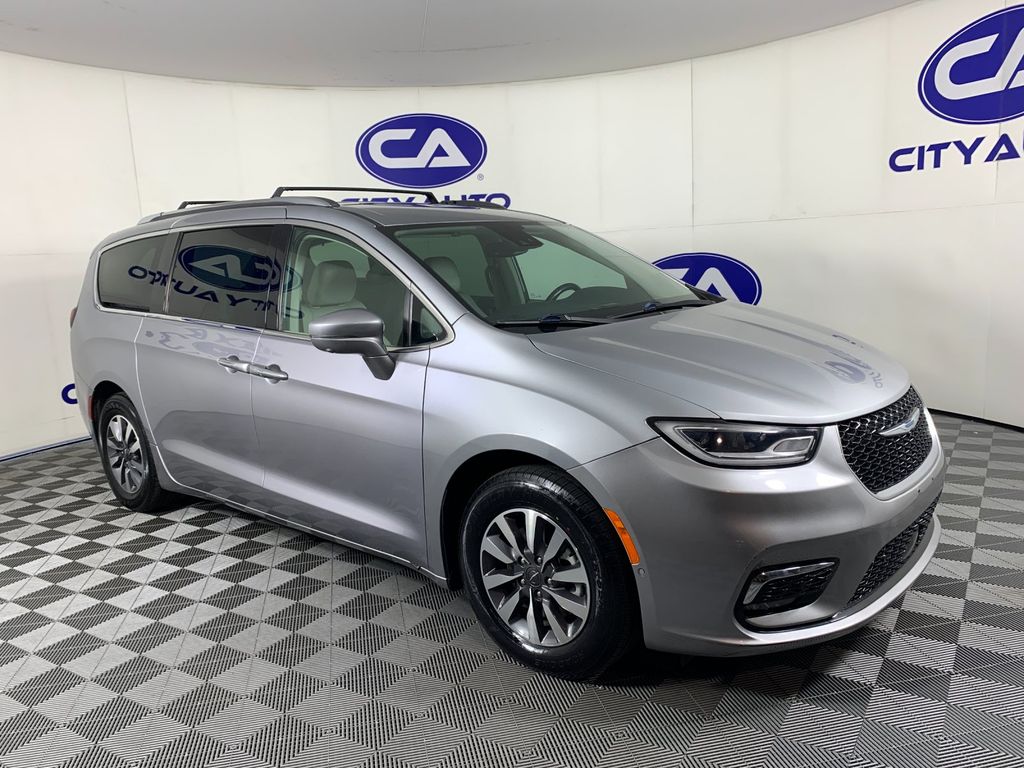 2021 Chrysler Pacifica Hybrid Touring L Hybrid's photo