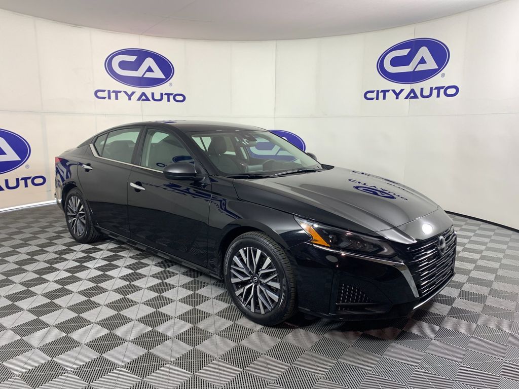 Super Black 2025 Nissan Altima 2.5 SV FWD Sedan Front-Wheel Drive Continuously Variable Transmission