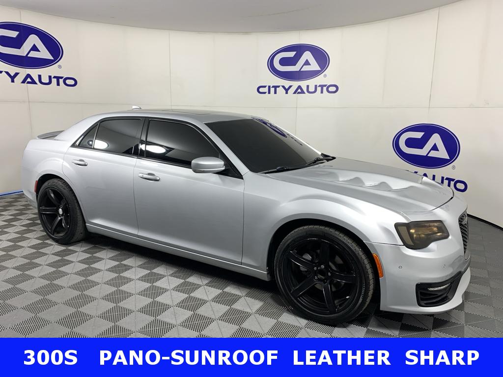 2022 Chrysler 300 S's photo