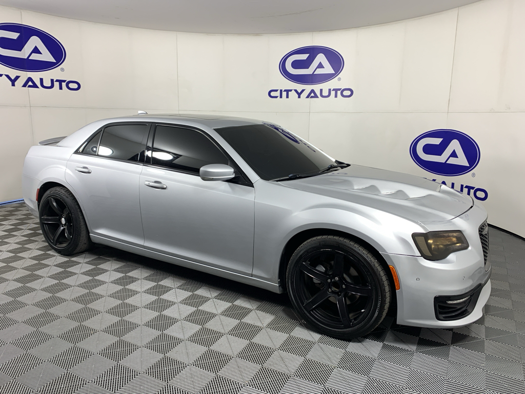 2022 Chrysler 300 S's photo
